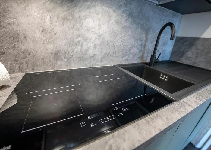 225 - La Corte Luxury Apartment, Centro Citta Con Vista Panoramica E Parcheggio Privato Gratuito Incluso * Janov