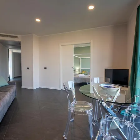 225 - La Corte Luxury Apartment, Centro Citta Con Vista Panoramica E Parcheggio Privato Gratuito Incluso Apartamento Génova